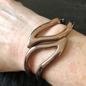 Beautiful NWT Rose Gold Swirl Bangle Bracelet!